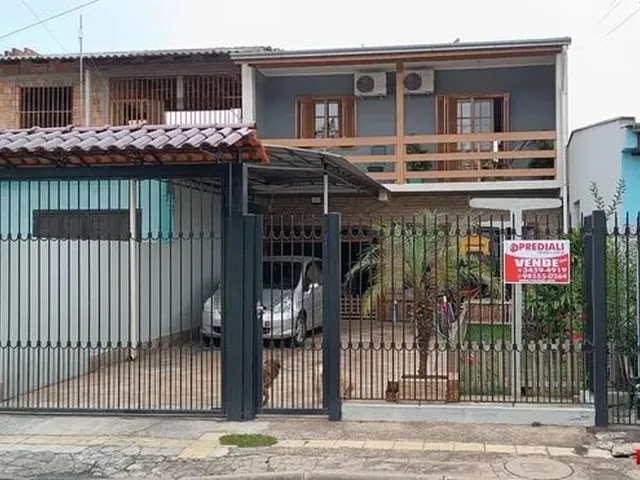 Imagem: A casa possui 3 Dormitórios, 2 Banheiros, 3 Vagas na