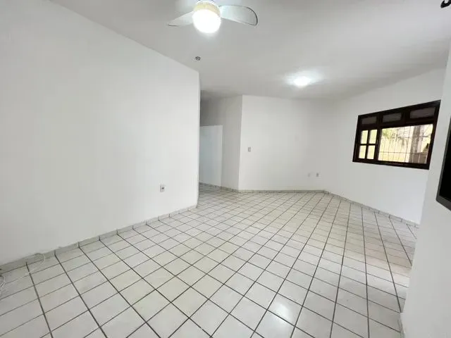 Imagem 12: Casa com 3/4 Sendo 1 Suíte, Piscina e Churrasqueira