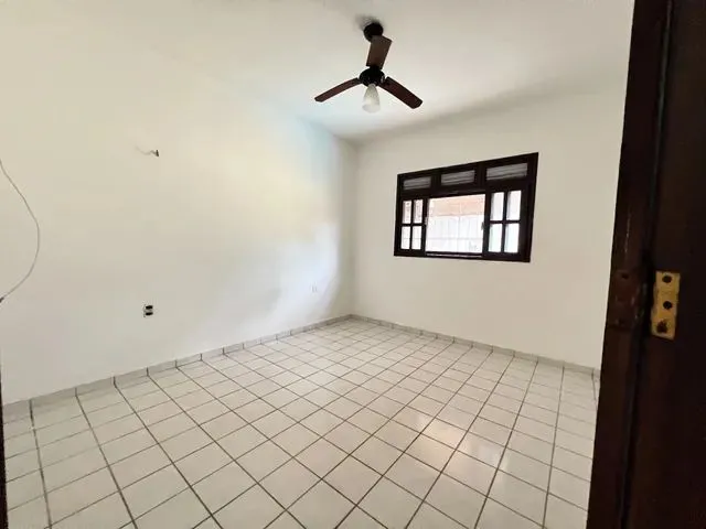 Imagem 10: Casa com 3/4 Sendo 1 Suíte, Piscina e Churrasqueira