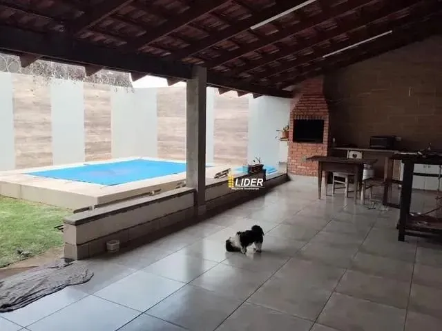 Imagem: Casa À Venda, 3 Quartos, 1 Suíte, 2 Vagas