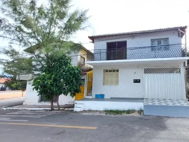 Imagem: A casa possui 5 Dormitórios, 4 Banheiros, 1 Vaga na