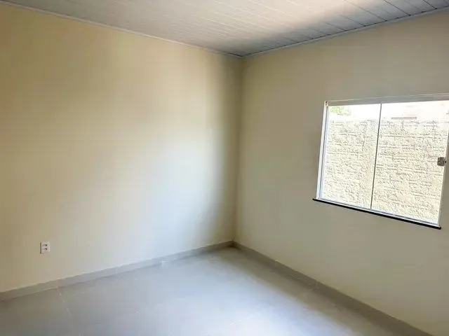 Imagem 6: Linda Casa de Esquina com 3 Dormitórios Sendo 1 Suíte = Apta a Financiamento