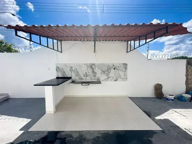 Imagem 10: Linda Casa de Esquina com 3 Dormitórios Sendo 1 Suíte = Apta a Financiamento