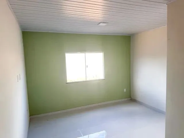 Imagem 9: Linda Casa de Esquina com 3 Dormitórios Sendo 1 Suíte = Apta a Financiamento