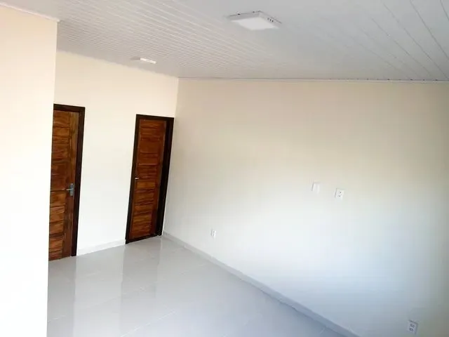 Imagem 12: Linda Casa de Esquina com 3 Dormitórios Sendo 1 Suíte = Apta a Financiamento