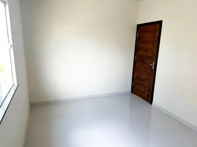 Imagem 8: Linda Casa de Esquina com 3 Dormitórios Sendo 1 Suíte = Apta a Financiamento