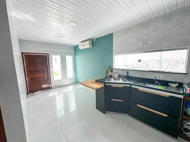 Imagem 5: Linda Casa de Esquina com 3 Dormitórios Sendo 1 Suíte = Apta a Financiamento