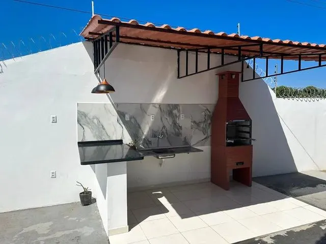 Imagem 14: Linda Casa de Esquina com 3 Dormitórios Sendo 1 Suíte = Apta a Financiamento