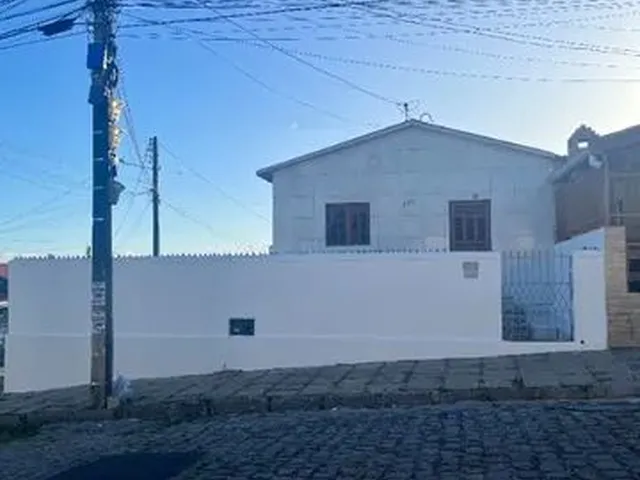 Imagem: Casa com Dois Quartos, Sala e Cozinha Ampla