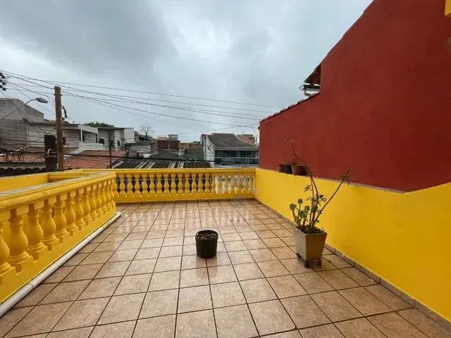 Imagem: A casa possui 3 Dormitórios, 1 Suíte, 3 Banheiros, 2