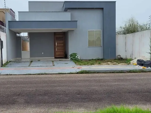 Imagem: A casa possui 2 Dormitórios, 1 Banheiro, 2 Vagas na