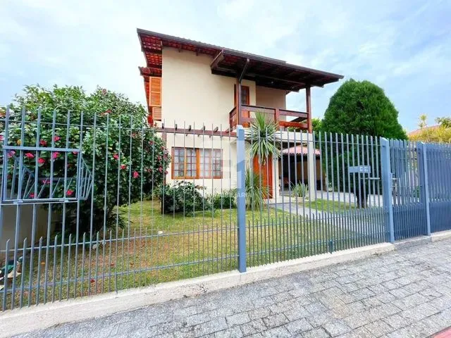 Imagem: Casa de 3 Dormitórios no Bairro Carianos