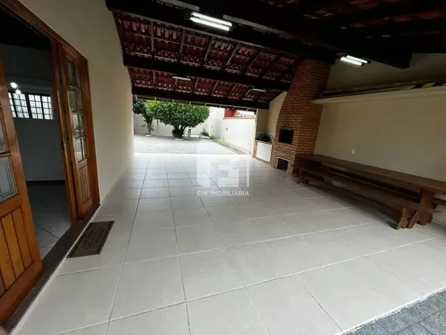 Imagem 5: Casa de 3 Dormitórios no Bairro Carianos