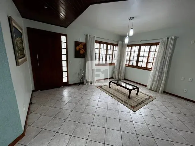 Imagem 2: Casa de 3 Dormitórios no Bairro Carianos