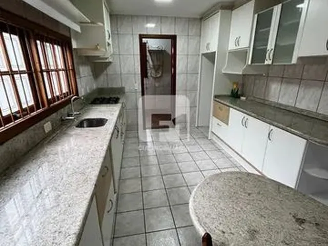 Imagem 13: Casa de 3 Dormitórios no Bairro Carianos