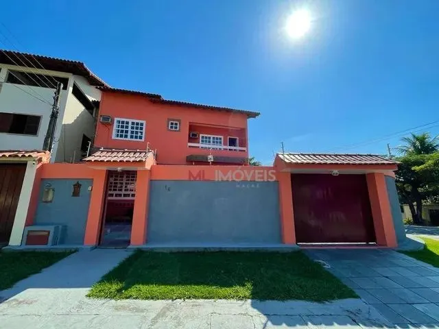 Imagem: A casa possui 4 Dormitórios, 4 Banheiros, 3 Vagas na