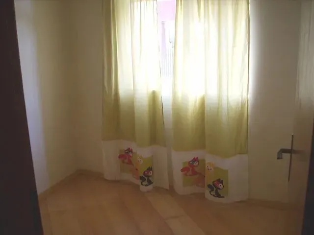 Imagem 7: Apartamento com 2 Quartos para Alugar por R$ 1100.00, 72.00 M2 - Hauer - Curitiba/Pr