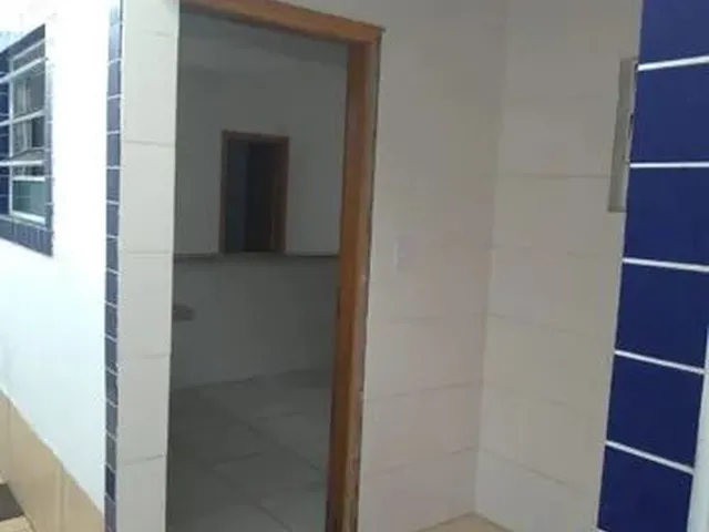 Imagem: A casa possui 1 Dormitório, 1 Banheiro e está localizado