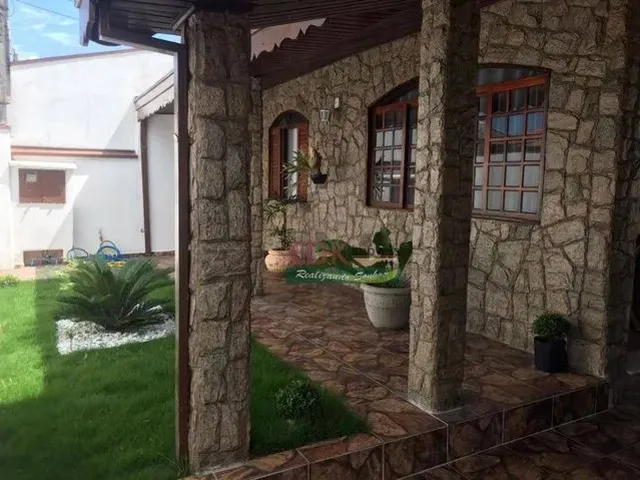 Imagem: Casa com 4 Dormitórios À Venda por R$