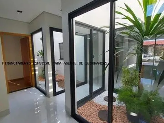 Imagem: Casa Alto Padrão para Venda em Maringá