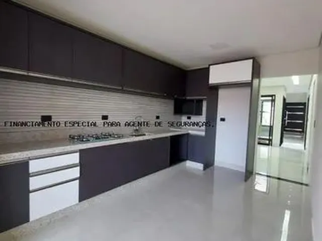 Imagem 4: Casa Alto Padrão para Venda em Maringá, Jardim Alvorada, 3 Dormitórios, 1 Suíte, 2