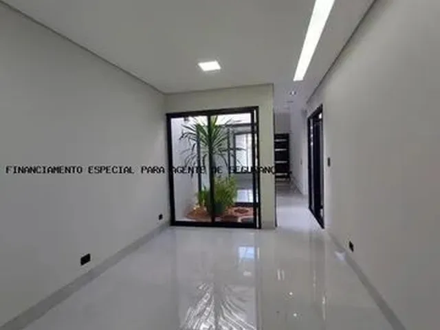 Imagem 12: Casa Alto Padrão para Venda em Maringá, Jardim Alvorada, 3 Dormitórios, 1 Suíte, 2