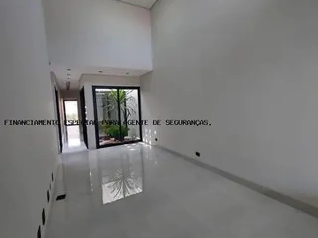 Imagem 10: Casa Alto Padrão para Venda em Maringá, Jardim Alvorada, 3 Dormitórios, 1 Suíte, 2