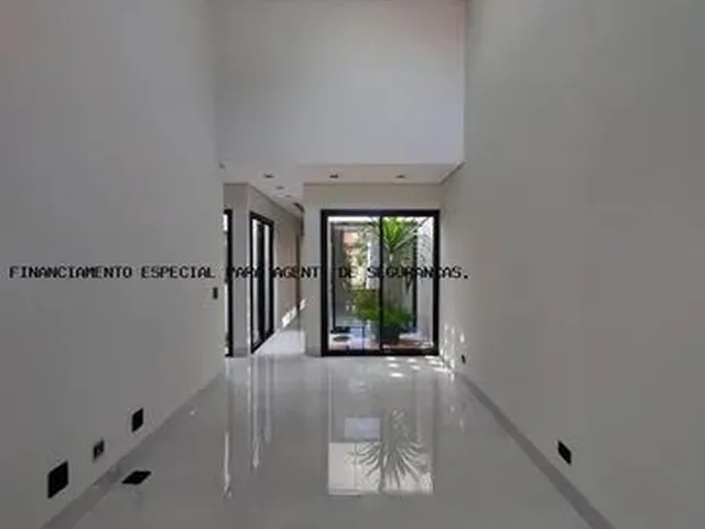 Imagem 14: Casa Alto Padrão para Venda em Maringá, Jardim Alvorada, 3 Dormitórios, 1 Suíte, 2