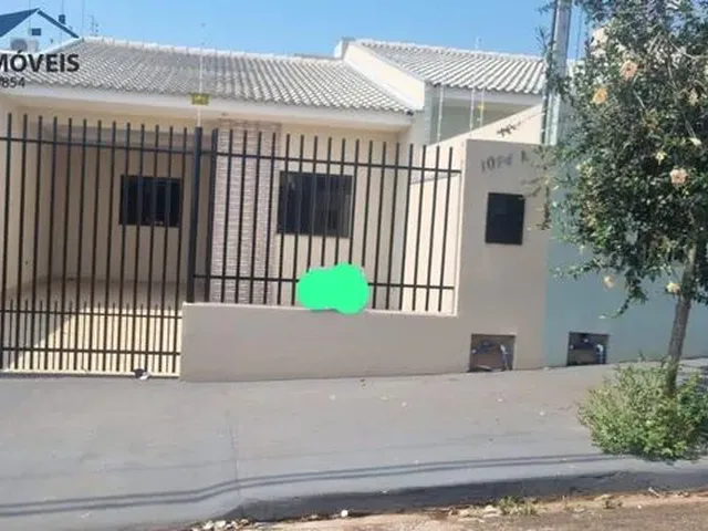 Imagem: A casa possui 3 Dormitórios, 1 Banheiro, 2 Vagas na