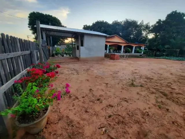 Imagem: Terreno Grande com Ponto na Frente