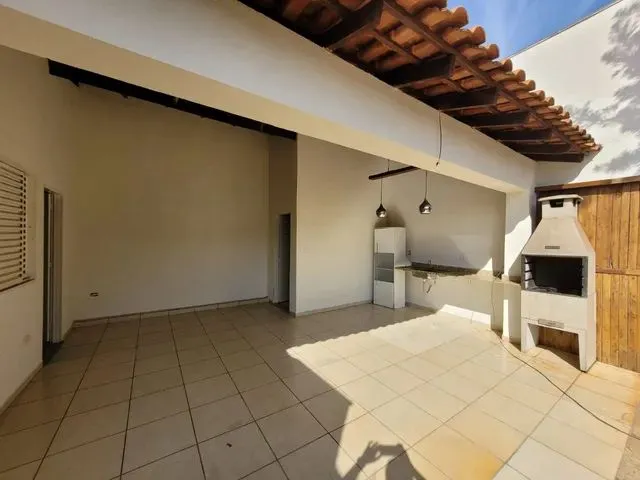 Imagem 12: Casa para Aluguel Possui 202 M2 com 05 Quartos no Bairro Cidade Jardim - Uberlândia - Mg