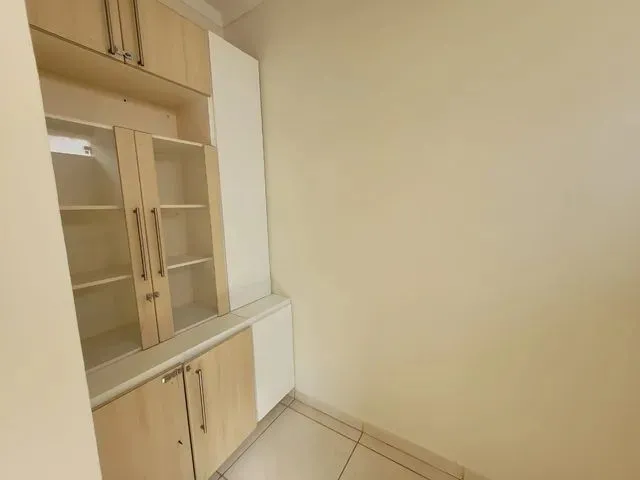 Imagem 13: Casa para Aluguel Possui 202 M2 com 05 Quartos no Bairro Cidade Jardim - Uberlândia - Mg