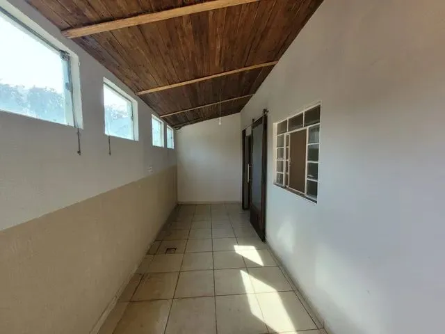Imagem 16: Casa para Aluguel Possui 202 M2 com 05 Quartos no Bairro Cidade Jardim - Uberlândia - Mg