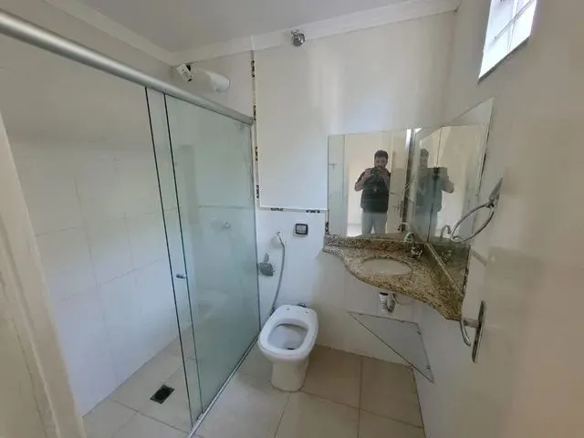 Imagem 6: Casa para Aluguel Possui 202 M2 com 05 Quartos no Bairro Cidade Jardim - Uberlândia - Mg