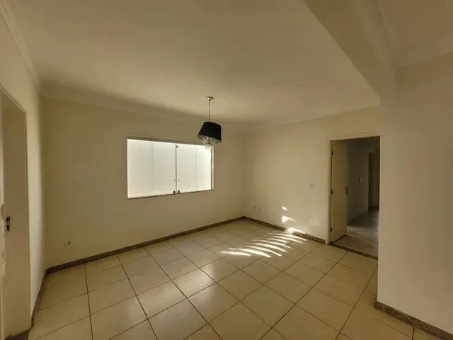 Imagem 3: Casa para Aluguel Possui 202 M2 com 05 Quartos no Bairro Cidade Jardim - Uberlândia - Mg