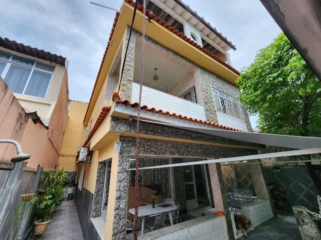 Imagem: Casa de 4 Quartos com Garagem e Quintal