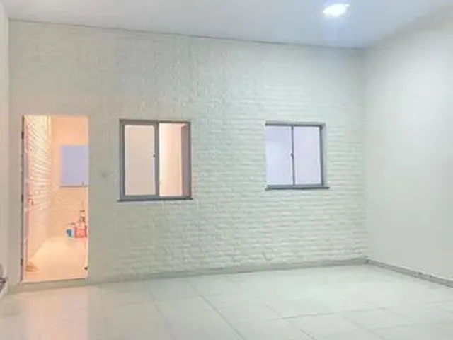 Imagem 1: Vende-Se Casa em Rua Pública