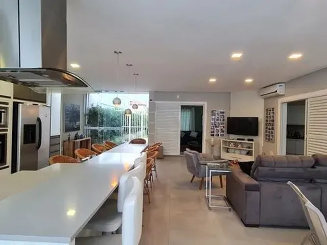 Imagem: Casa com 4 Suítes para Aluguel Anual a