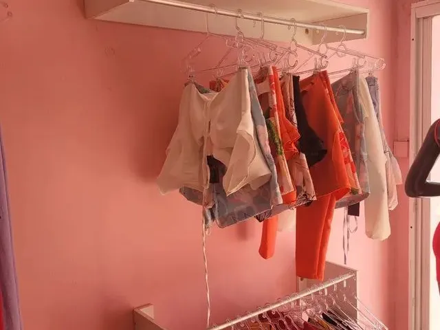 Imagem: Vendo Balcão e Araras de Short e Vestidos