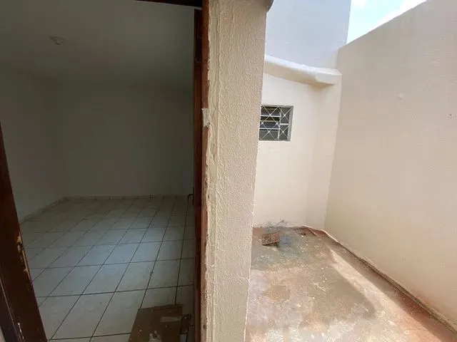 Imagem 3: Alugo - Casa com 4 Quartos no Milton Gavetti