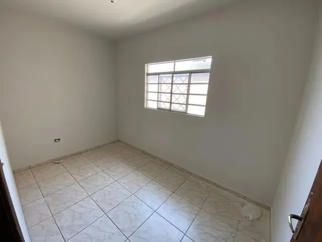 Imagem 4: Alugo - Casa com 4 Quartos no Milton Gavetti