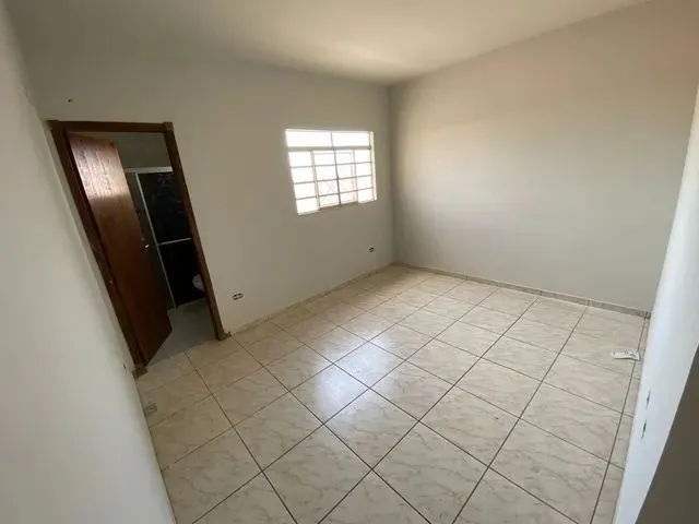 Imagem 5: Alugo - Casa com 4 Quartos no Milton Gavetti