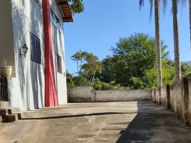 Imagem: A casa possui 3 Dormitórios, 1 Suíte, 3 Banheiros, 4
