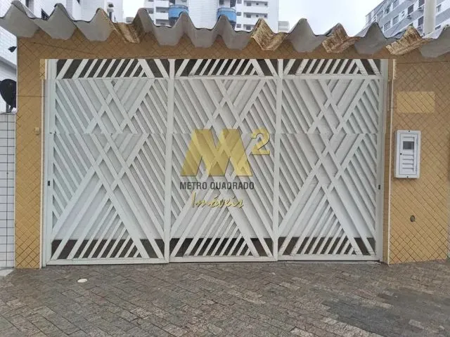 Imagem: A casa possui 3 Dormitórios, 1 Suíte, 2 Banheiros, 3