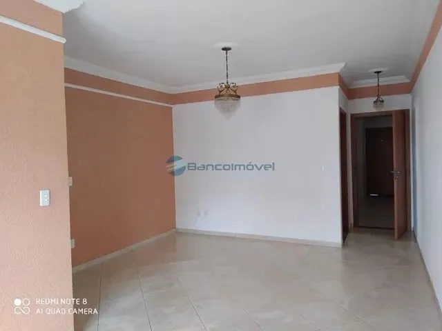 Imagem: O apartamento possui 3 Dormitórios, 2 Banheiros, Acomodam