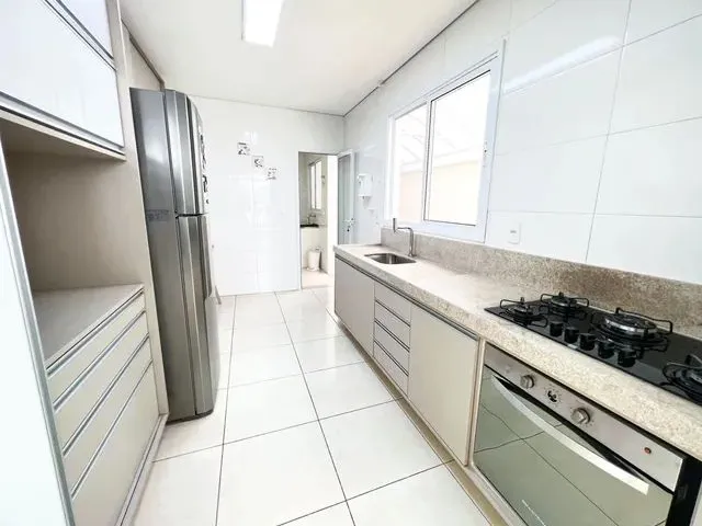 Imagem 5: Casa (Em Condomínio), com 3 Quartos e 4 Banheiros À Venda, 320 M² em Uberlândia/Mg