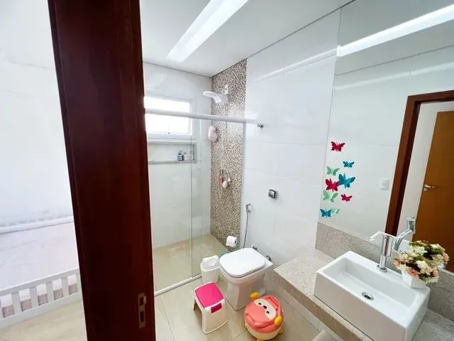 Imagem 15: Casa (Em Condomínio), com 3 Quartos e 4 Banheiros À Venda, 320 M² em Uberlândia/Mg