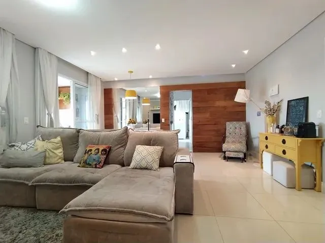 Imagem: O apartamento possui 3 Dormitórios, 1 Suíte, 3 Banheiros,