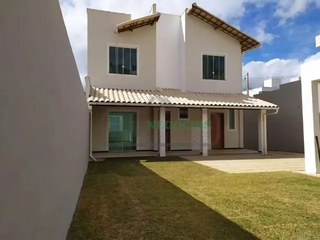 Imagem: )(- Casa de Alto Padrão com 3 Quartos em