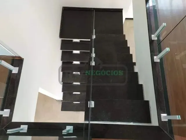 Imagem 10: )(- Casa de Alto Padrão com 3 Quartos em Condomínio Nova Gramado em Bairro Grama